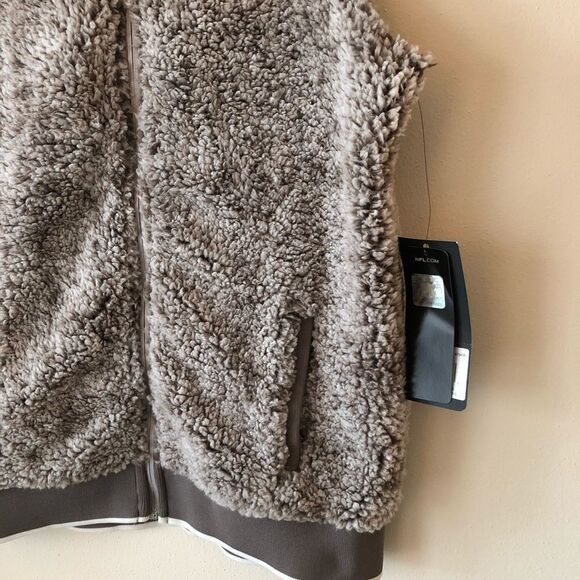 NFL Patriots Sherpa Full Zip Vest NWT - Picture 4 of 6